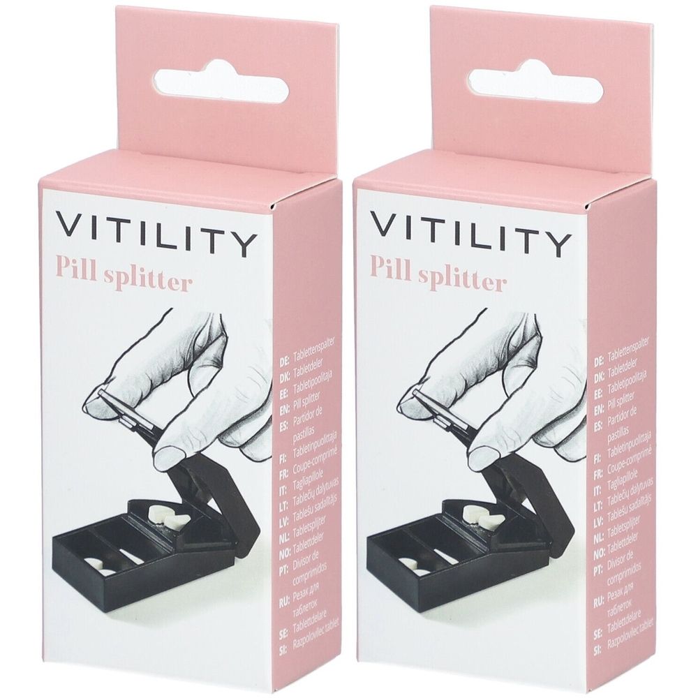 Twee verpakkingen van pillensplijters. Opschrift: VITILITY Pill splitter. Roze-witte verpakking. Gebruik gedemonstreerd.