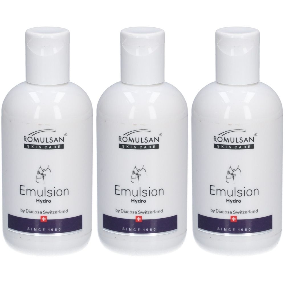 Drie witte flessen met klapdeksel. Op elke fles staat "ROMULSAN SKIN CARE", daaronder "Emulsion Hydro". Zwitsers kruis en "SINCE 1969".