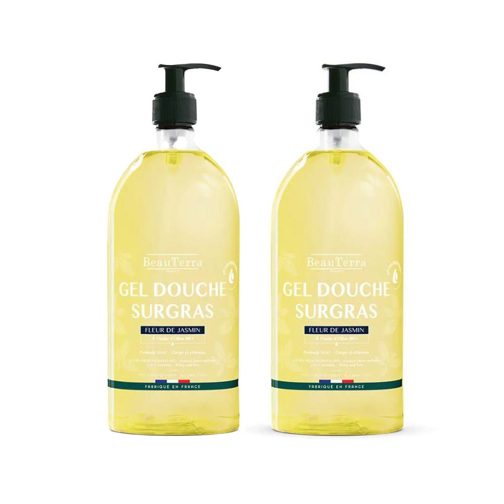 Twee flessen douchegel met pomp. Opschrift: Gel Douche Surgras, Fleur de Jasmin. Merk: BeauTerra. Gemaakt in Frankrijk.
