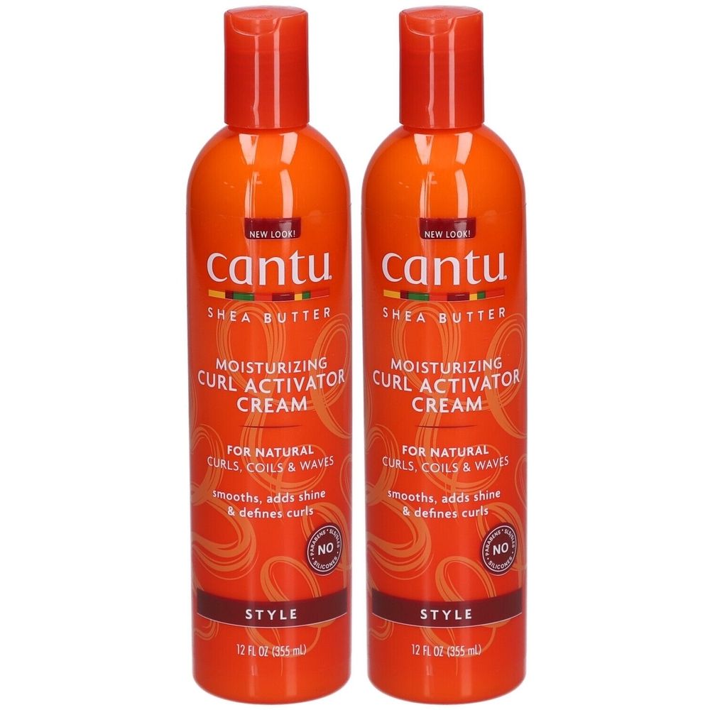 Deux flacons oranges avec bouchons rouges. Inscription : Cantu, Shea Butter, Moisturizing Curl Activator Cream. Pour boucles, ondulations.
