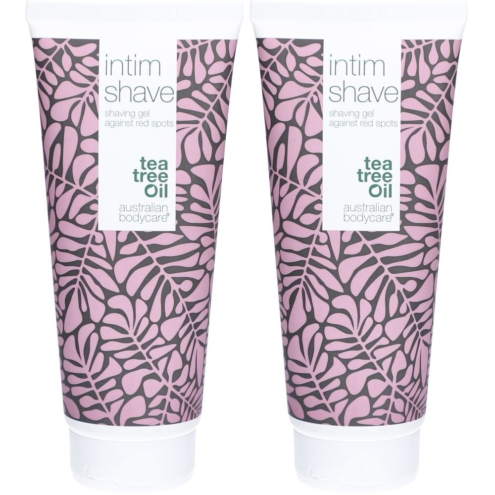 Twee tubes scheergel. Opschrift: Intim Shave, tegen rode vlekken, tea tree oil, Australian Bodycare. Roze patroon.