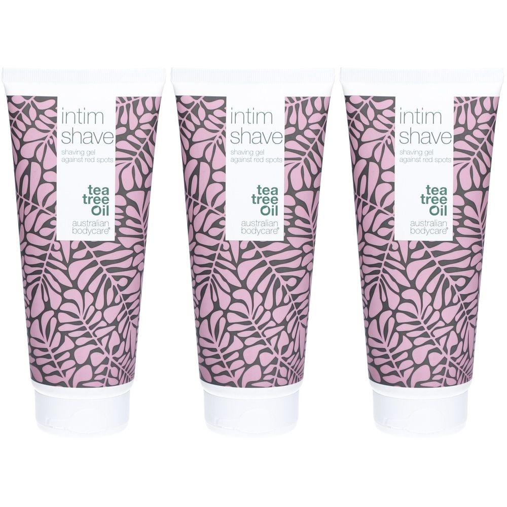 Drie tubes scheergel. Opschrift: Intim Shave, Tea Tree Oil. Roze patroon op de tubes.