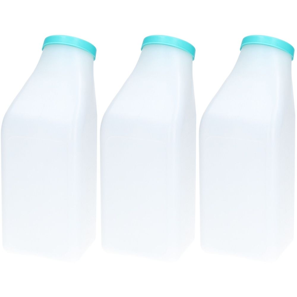 Drie witte urineflessen met lichtblauwe deksels. Hoekige vorm met schuine bovenkant. Zonder handvat.