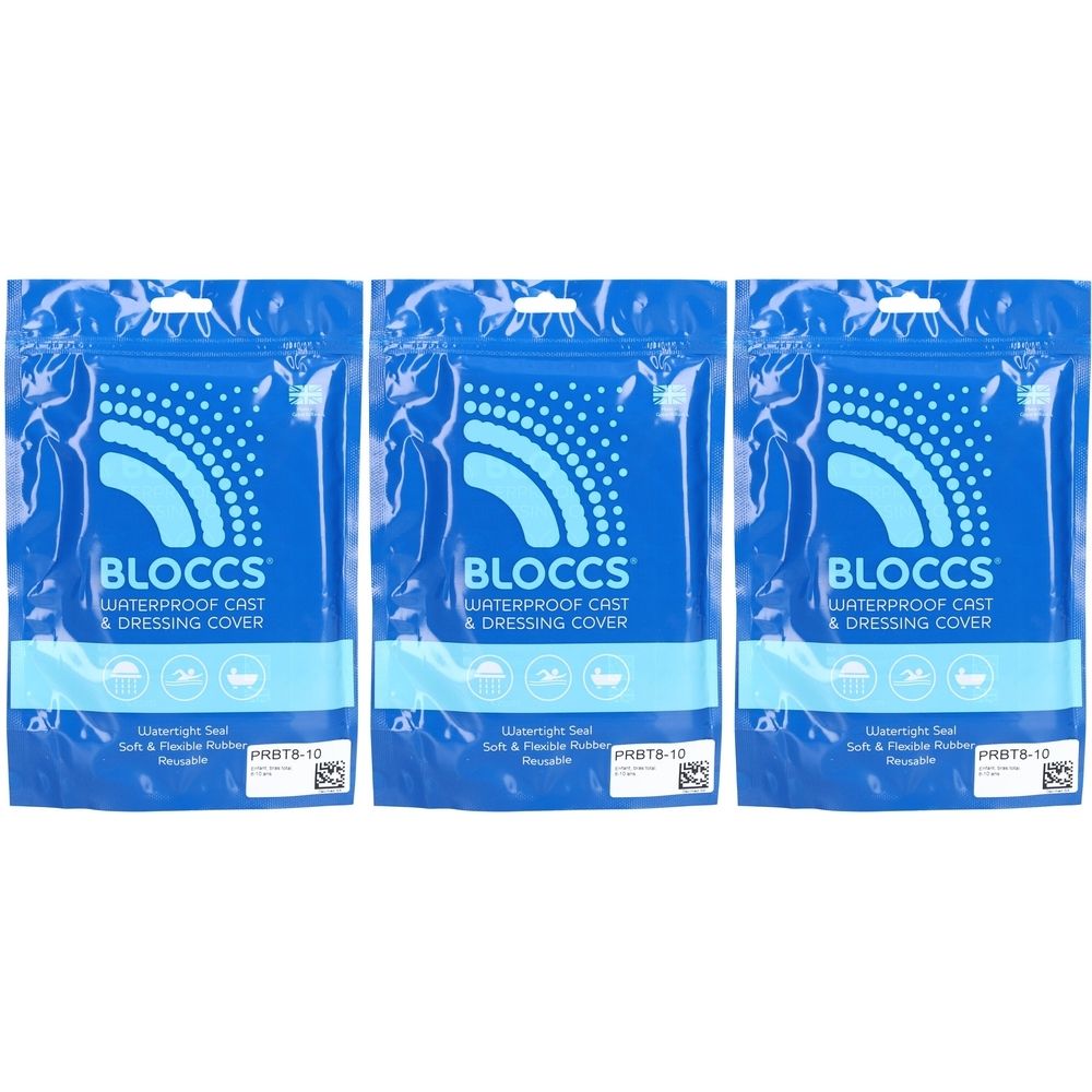 Trois emballages bleus avec l'inscription "BLOCCS WATERPROOF CAST & DRESSING COVER". Les emballages sont dotés d'une fermeture éclair.