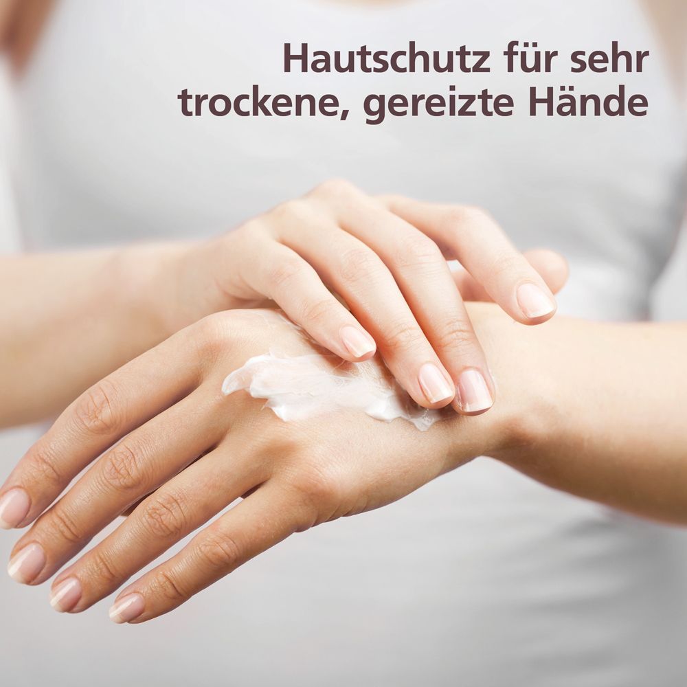 Mains appliquant de la crème. Texte : Protection de la peau pour les mains très sèches et irritées.