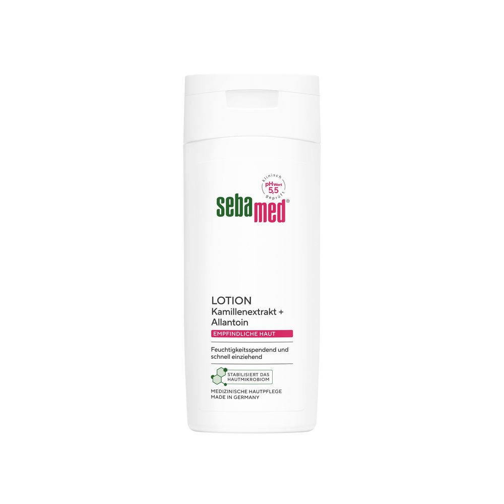 Flacon blanc de sebamed® Lotion. Inscription: Extrait de camomille + Allantoïne. Pour peaux sensibles.