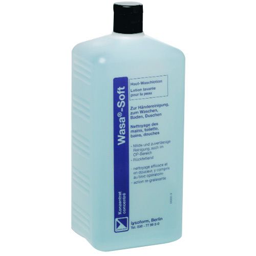 Wasa-Soft huidwaslotion in rechthoekige fles met zwarte dop. Blauwe vloeistof, etiket met productinformatie.