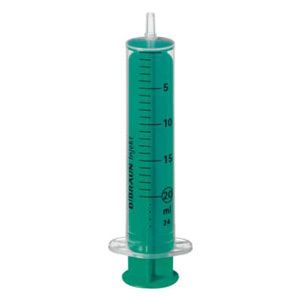 Spuit met excentrische conus. Groen, transparant, met schaalverdeling. Merk: B. Braun Injekt. 20 ml.