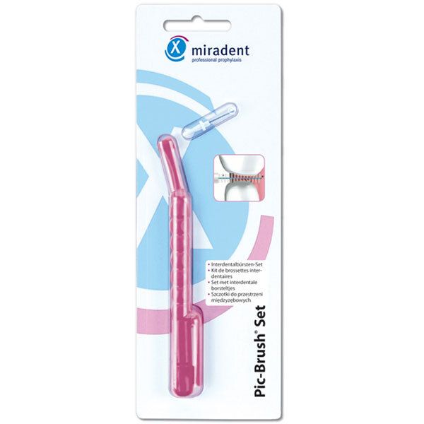 Brosse interdentaire rose dans un blister. Marque miradent. Présentation avec image et texte du produit.