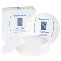 Boîte et pot blancs avec inscription Sulfoderm Teint Puder. Logo bleu. Couvercle à côté.