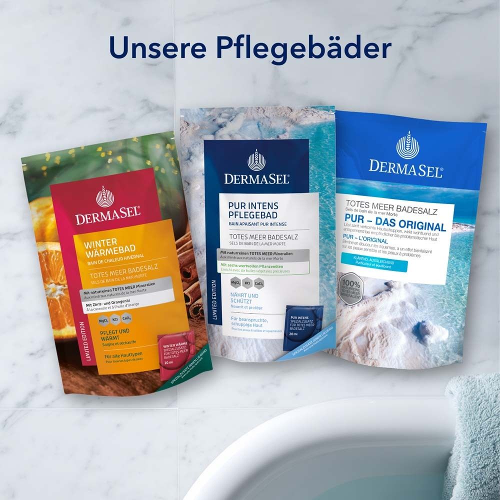 Trois emballages de sels de bain DermaSel. Winter Wärme, Pur Intens, Pur Original. Sur le bord de la baignoire.