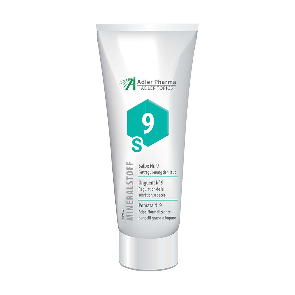 Witte tube met groene opdruk. Bevat de tekst "MINERALSTOFF Salbe Nr. 9". Logo van Adler Pharma.