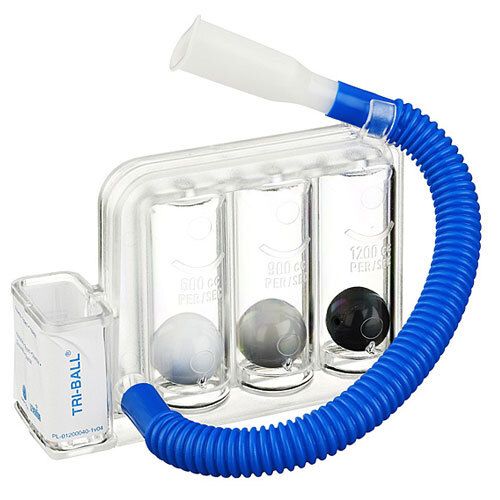 Ademtrainer met drie ballen in transparante behuizing. Blauwe buis en mondstuk. Drie ballen in verschillende kleuren.
