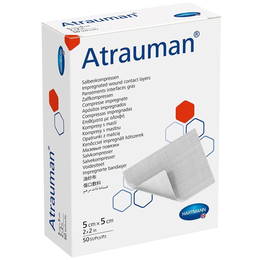 Boîte de compresses Atrauman. Inscription : 5 cm x 5 cm, 50 pièces. Logo Hartmann.