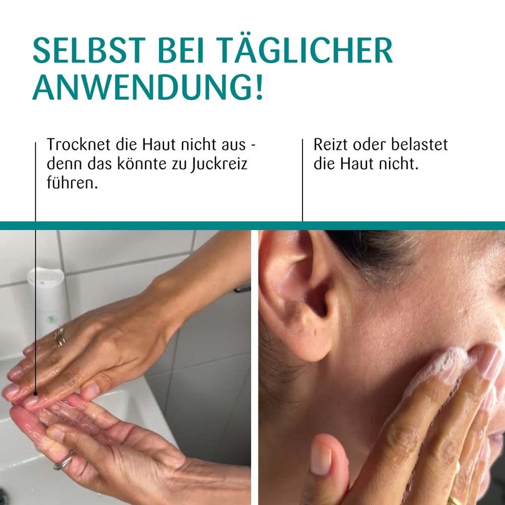 Handen onder stromend water, één hand schuimt.