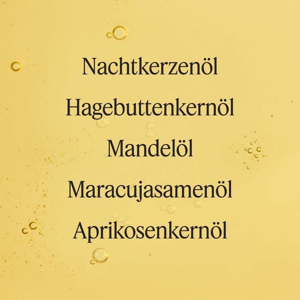 Close-up van gele vloeistof. Tekst: Teunisbloemolie, rozenbottelolie, amandelolie, passievruchtolie, abrikozenpitolie.