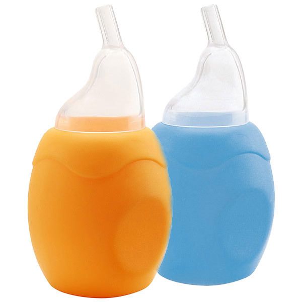 Twee neuszuigers, oranje en blauw. Elk heeft een transparante punt en een bolvormig lichaam.