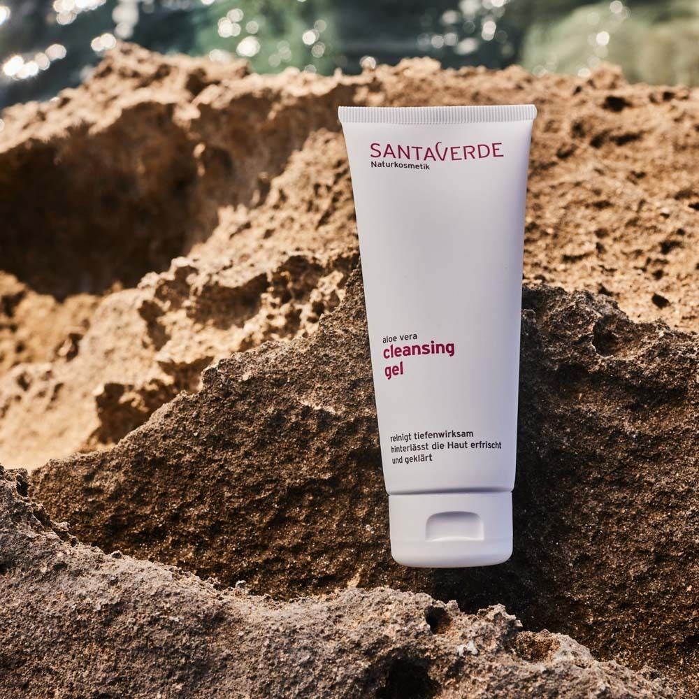 Witte tube met SANTEVERDE Naturkosmetik opschrift en 'aloe vera cleansing gel' vermelding.