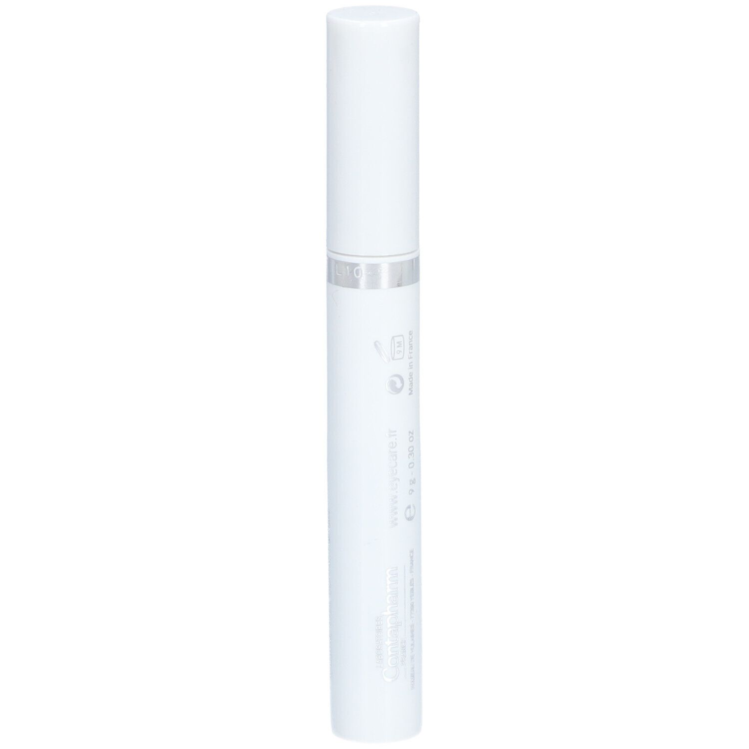 Tube de mascara blanc avec bague argentée. Inscription : Eye Care Haute Tolérance Mascara. Forme cylindrique.