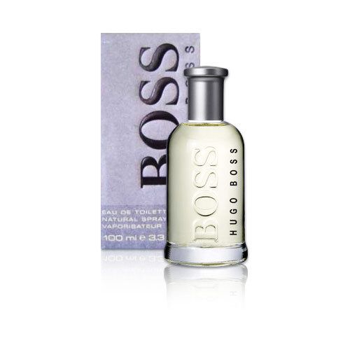 Fles en verpakking van HUGO BOSS Bottled. Fles met zilveren dop, heldere vloeistof. Verpakking met BOSS-opschrift.