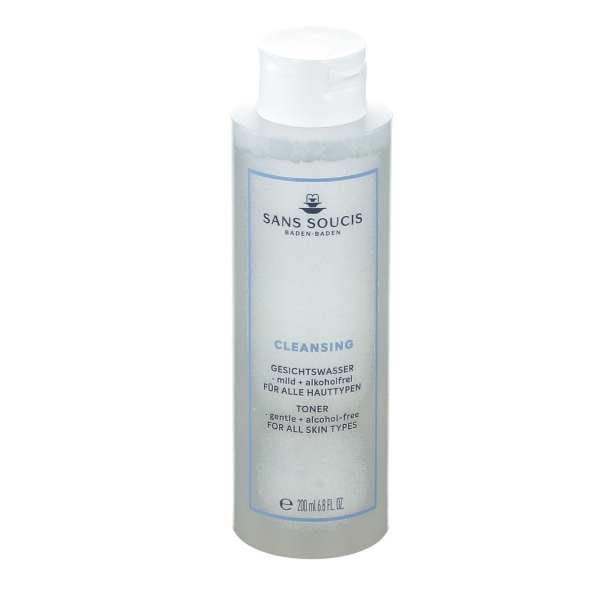 Transparante fles met witte dop. Opschrift: SANS SOUCIS, CLEANSING, Gesichtswasser, zonder alcohol, voor alle huidtypen. Toner.