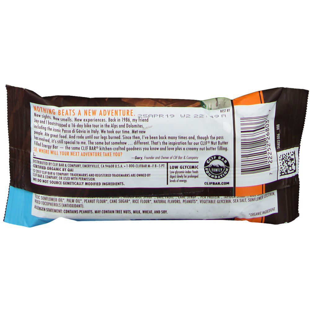 Achterkant van een CLIF Nut Butter Bar. Tekst met ingrediënten, voedingsinformatie en logo. Bruine, blauwe en oranje elementen.