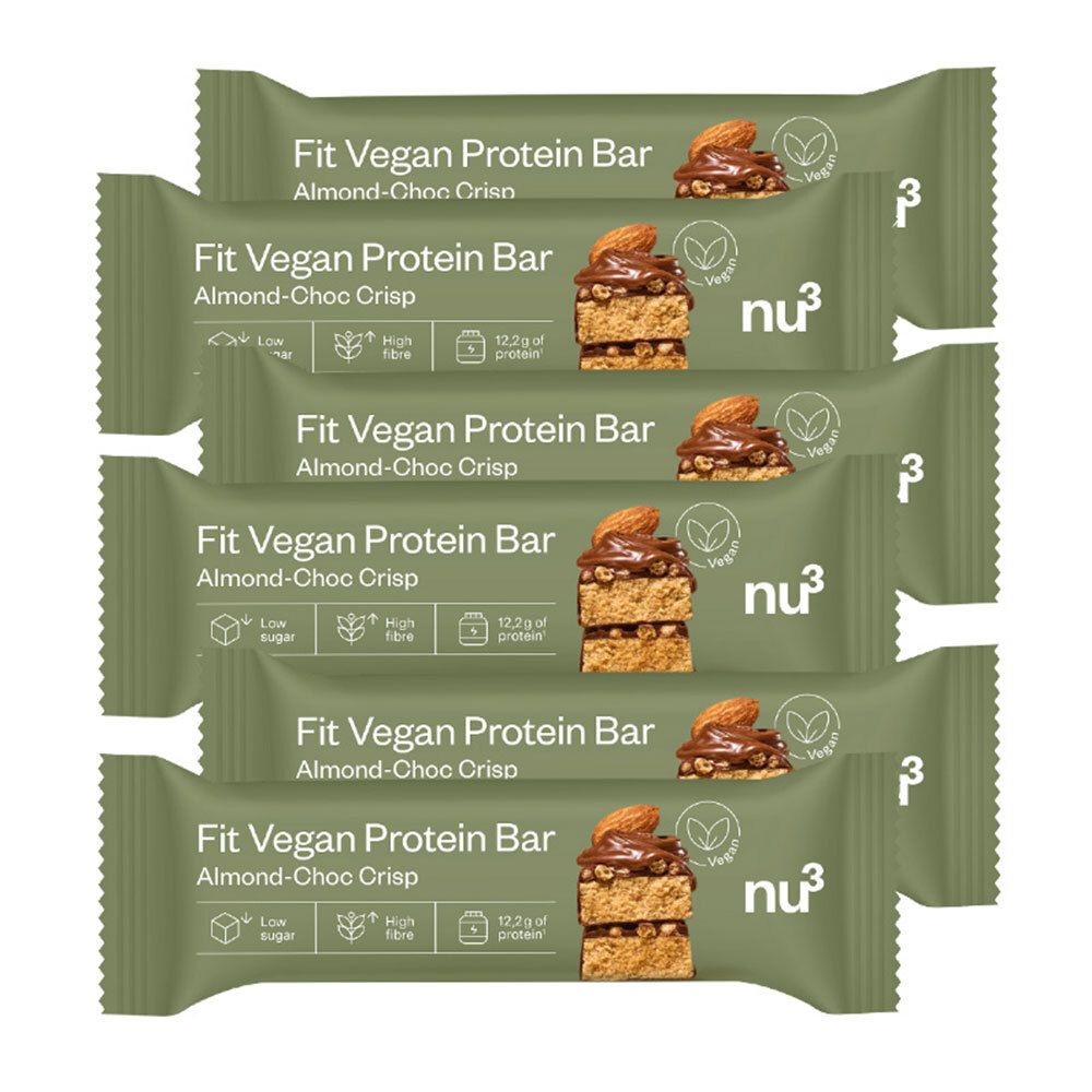 Cinq barres protéinées végétaliennes nu3 Fit, saveur Almond-Choc Crisp, emballées individuellement.