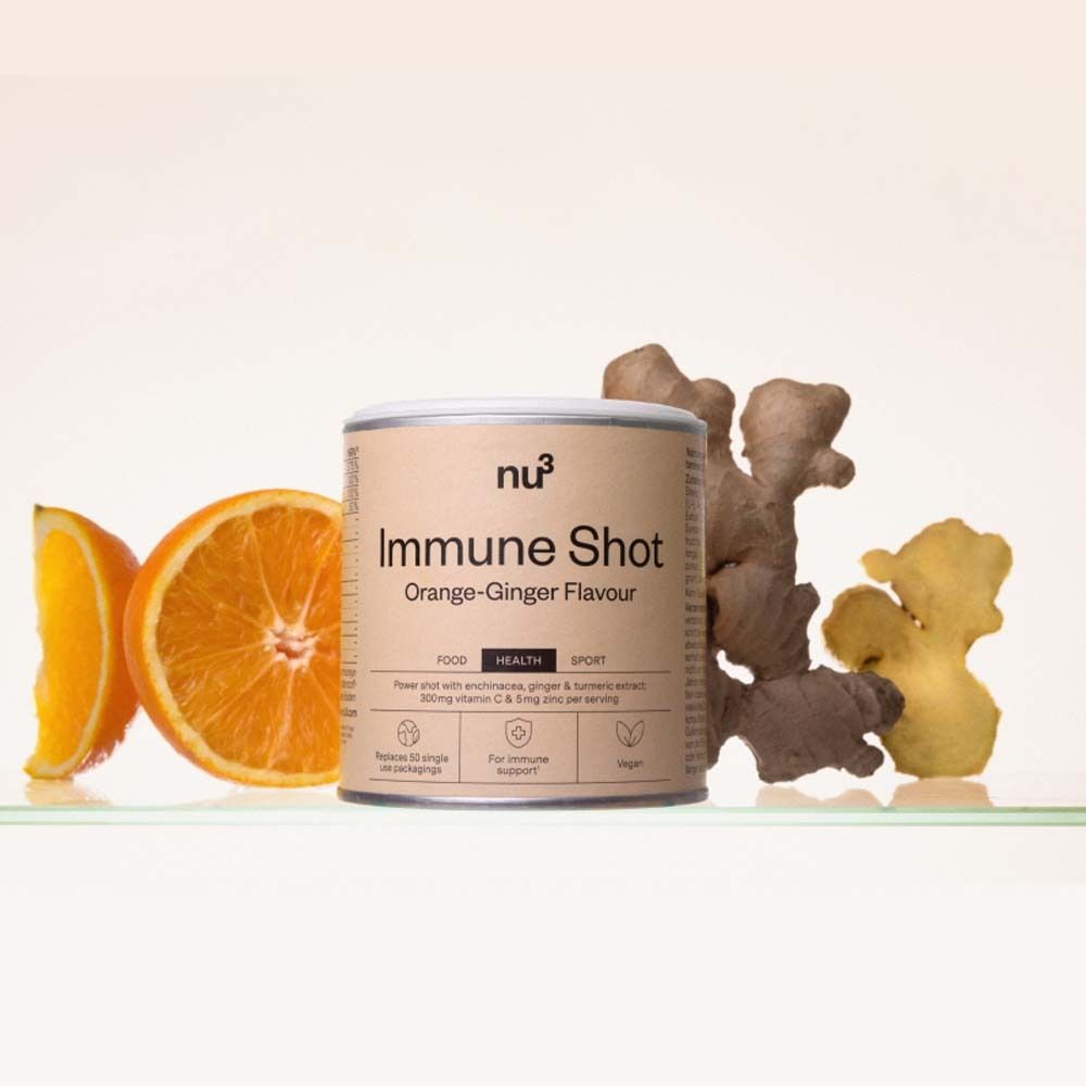 Blik met sinaasappel, gember. Opschrift: nu3 Immune Shot Orange-Ginger Flavour. Bevat vitamine C & zink.