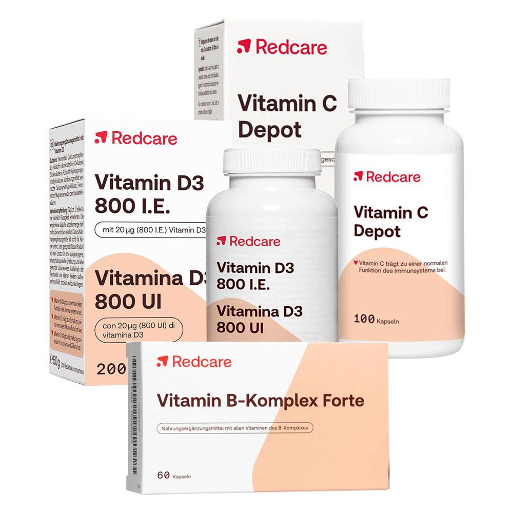 Verschillende verpakkingen van voedingssupplementen. Inclusief vitamine D3, vitamine C Depot en B-Complex Forte. Alle producten hebben het Redcare-logo.