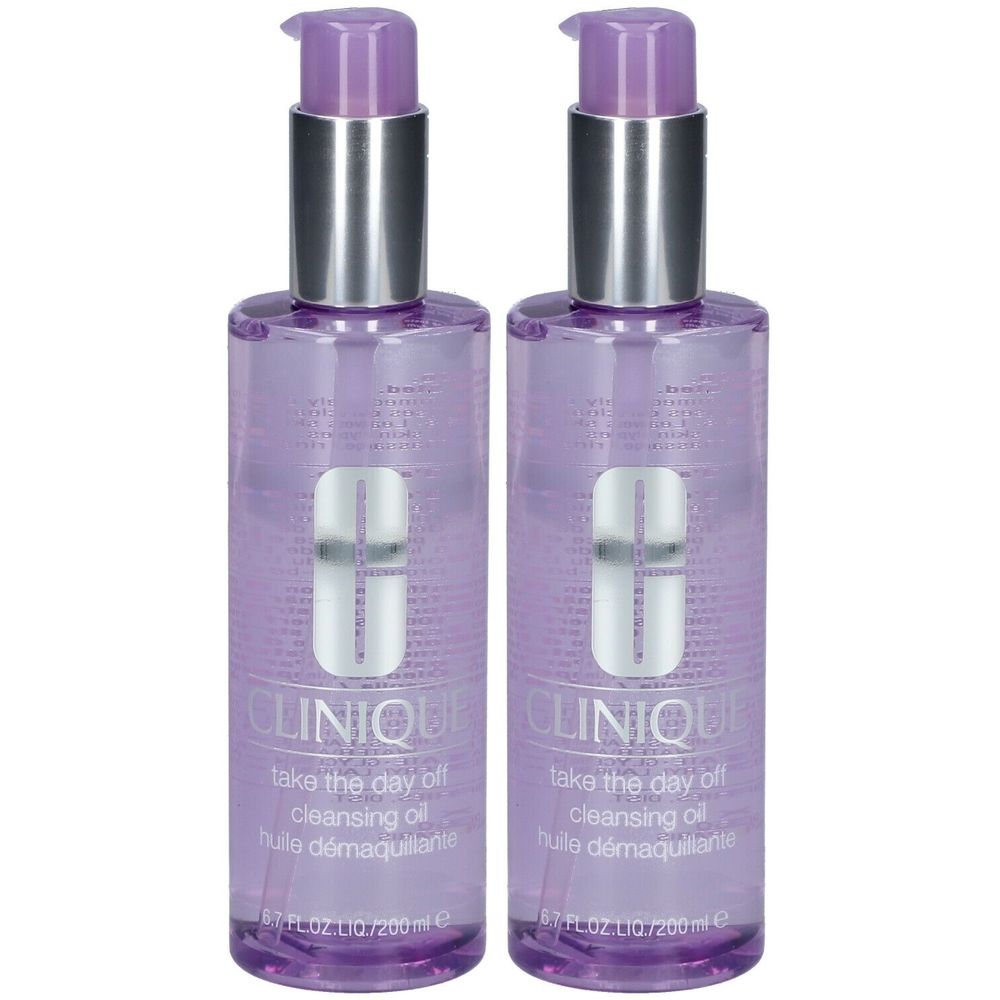 Twee flessen reinigingsolie. Transparante flessen met zilveren pompen en paarse doppen. Opschrift: CLINIQUE Take the Day Off.