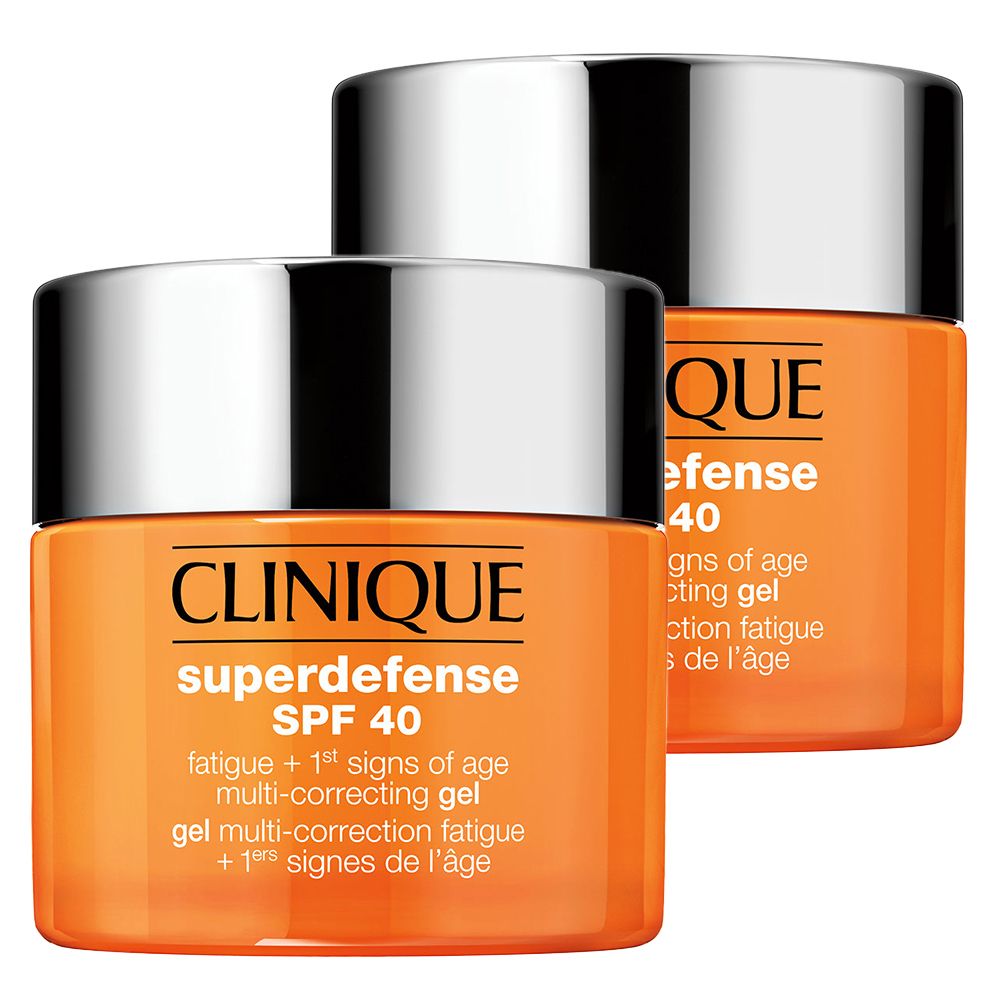 Twee oranje potjes met zilveren deksels. Op de potjes staat "CLINIQUE superdefense SPF 40". 