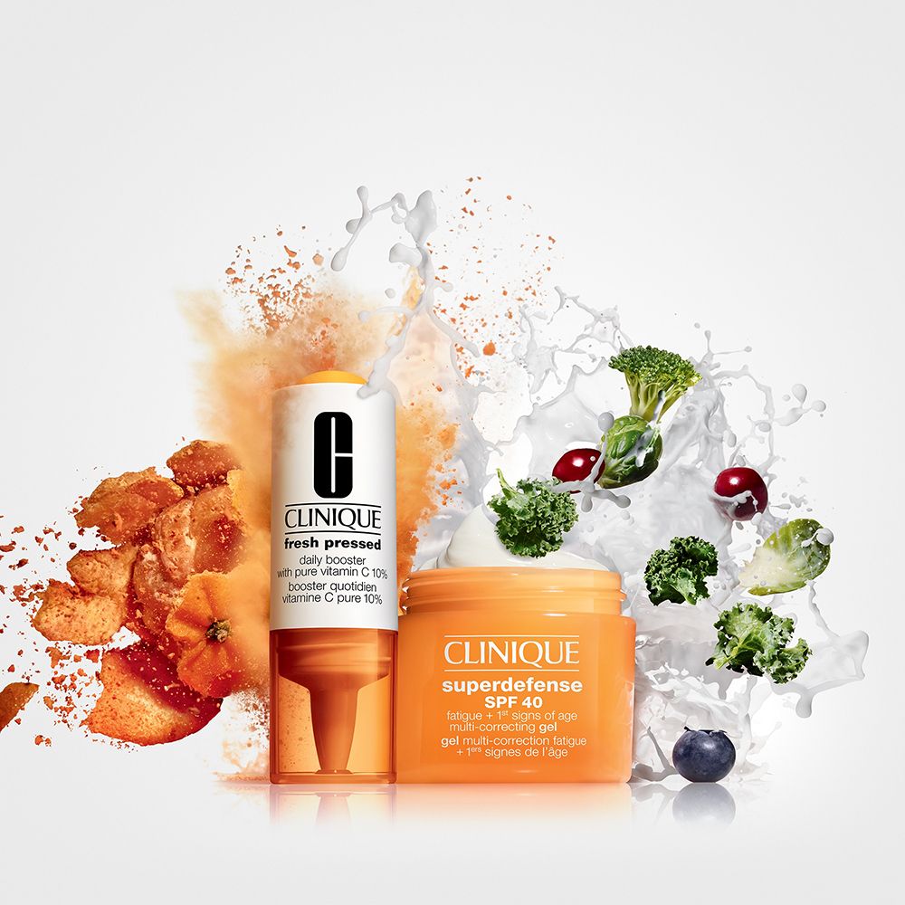 Product still life met "CLINIQUE fresh pressed" en "CLINIQUE superdefense SPF 40" en ingrediënten.