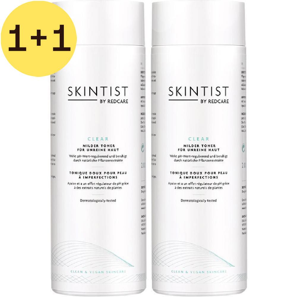 Deux bouteilles blanches SKINTIST CLEAR Milder Toner avec autocollant 1+1. Texte : Pour peaux à imperfections.
