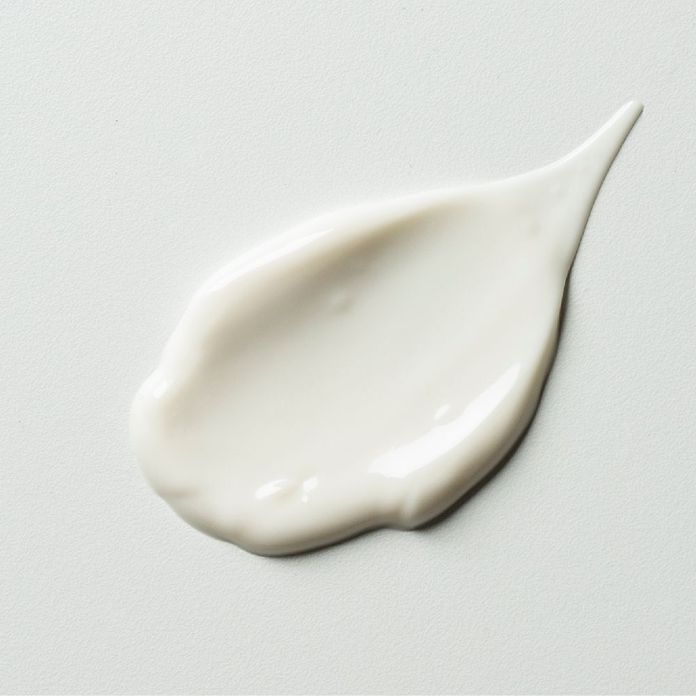 Kleur crème. Witte, romige textuur. Glad oppervlak met een puntige uitloop.