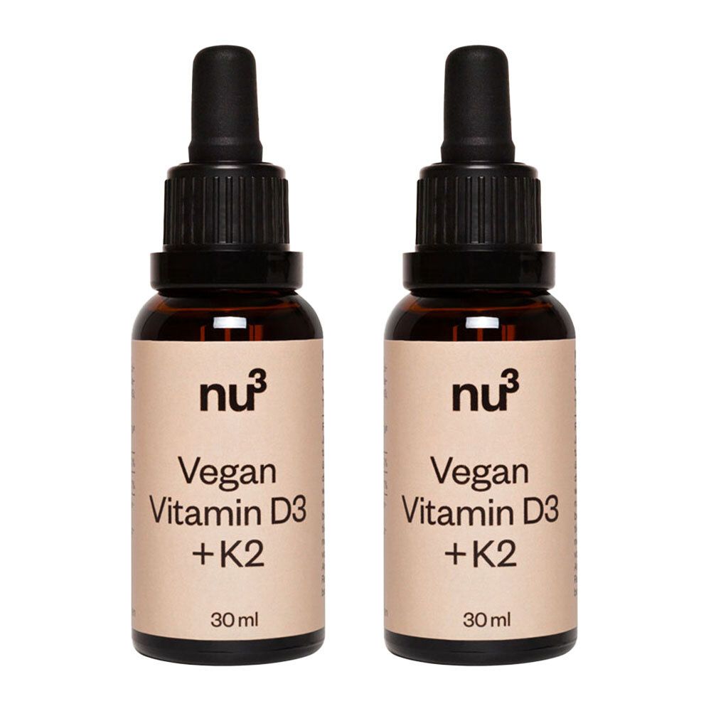 Twee flacons nu3 Vegan Vitamine D3 + K2, elk 30 ml, met druppeldop.