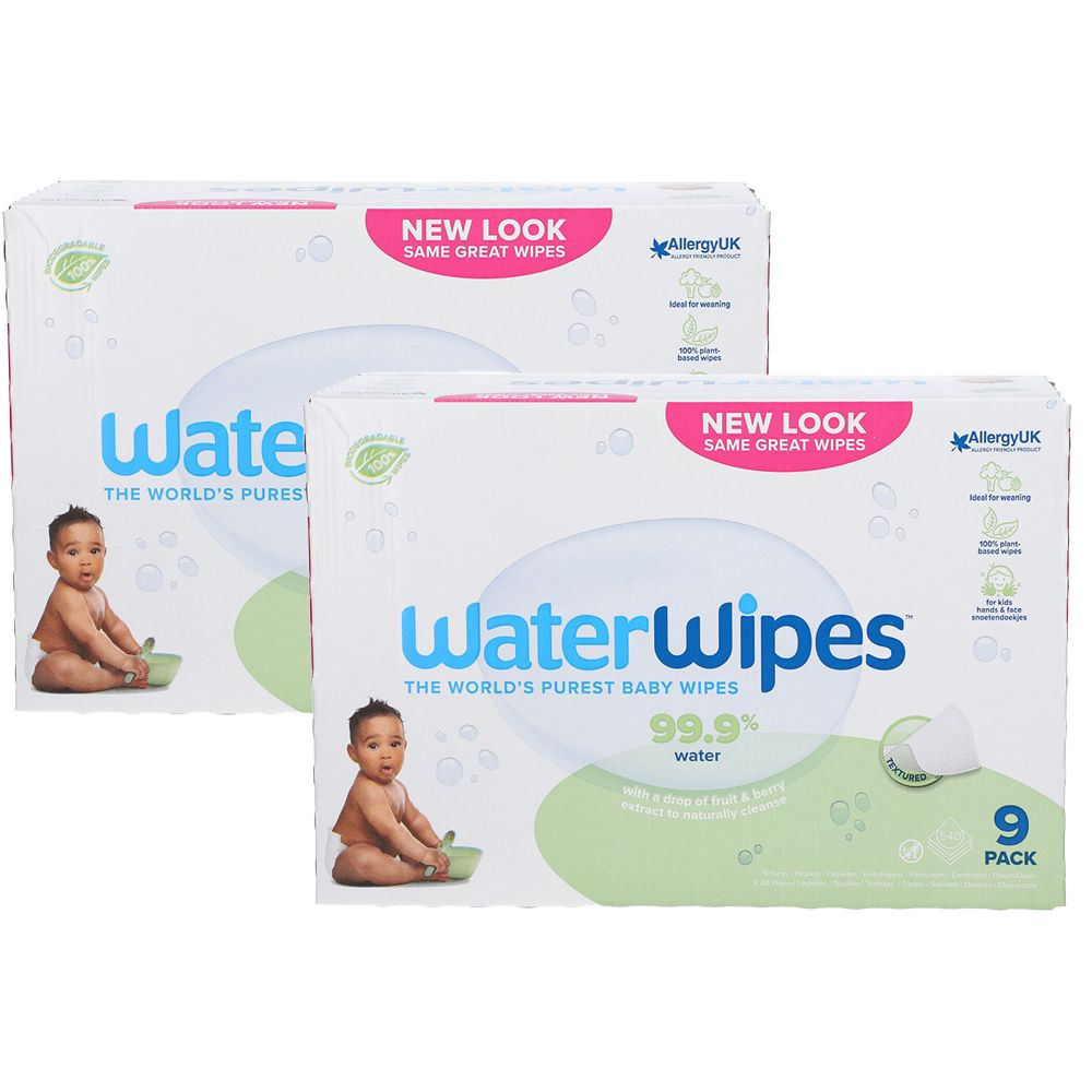 Twee pakken WaterWipes babydoekjes. Opschrift: WaterWipes, 99,9% water, 9 stuks. Met baby-illustraties en Allergy UK-logo.