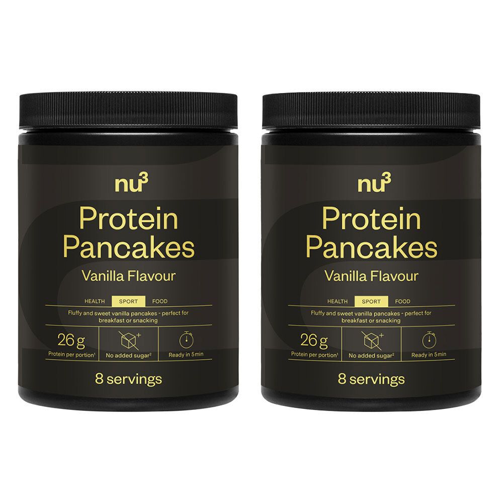 Deux boîtes noires de nu3 Protein Pancakes, saveur vanille. Inscription : 26g de protéines par portion, sans sucre ajouté, prêt en 5 minutes, 8 portions.