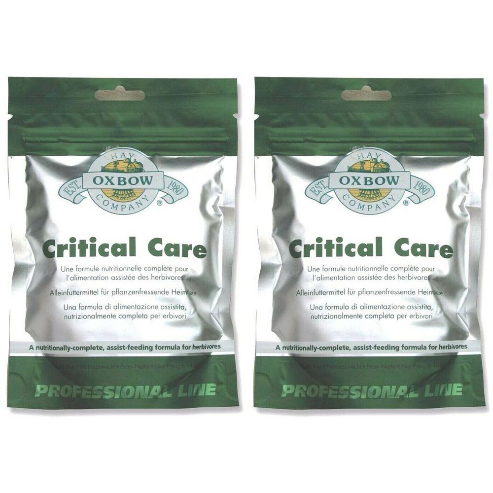 Deux sachets de OXBOW Critical Care. Emballage argenté avec accents verts. Texte : Critical Care, OXBOW COMPANY, PROFESSIONAL LINE.