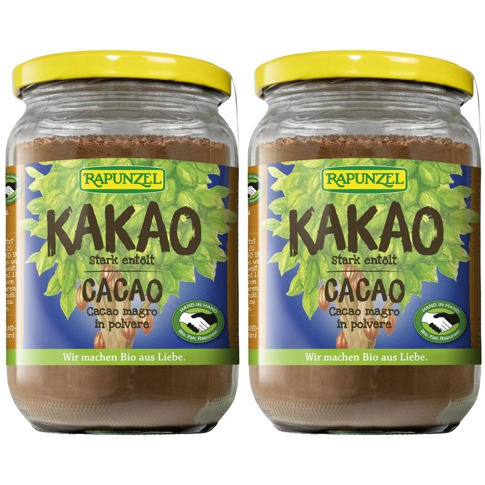 Deux pots de RAPUNZEL Bio Kakaopulver. Inscription : Kakao, stark entölt, Cacao, magro in polvere. Couvercle jaune, poudre brune.