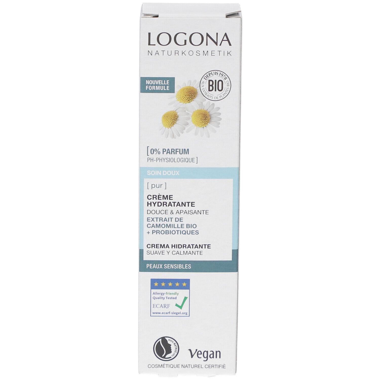 Kartonnen verpakking met LOGONA-logo, kamillebloemen en tekst. Vegan, gevoelige huid. Met kwaliteitslabels.