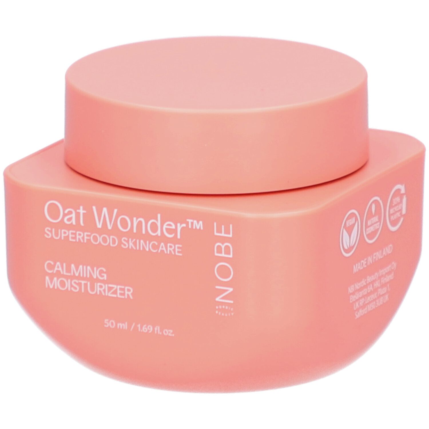 NOBE Oat Wonder Kalmerende Moisturizer, 50 ml. Roze pot met deksel. "Oat Wonder", "Superfood Skincare", "Calming Moisturizer" en "NOBE" zijn erop gedrukt.