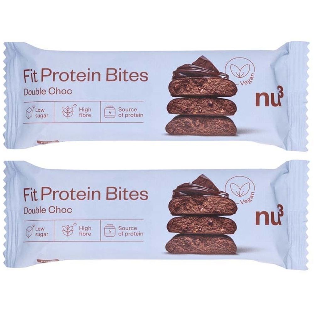 Twee eiwitrepen in witte verpakking. Opschrift: Fit Protein Bites Double Choc, nu3 logo, vegan.