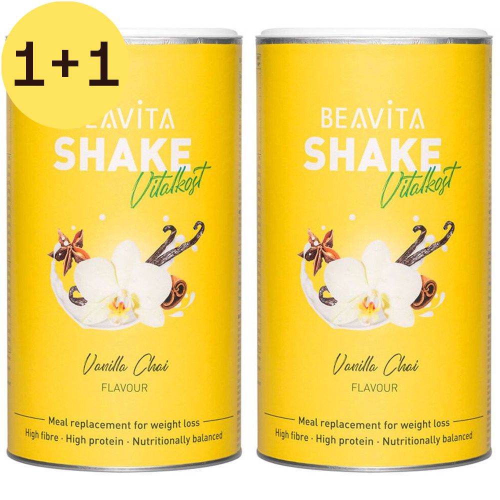 Twee gele blikken met productopdruk. Opschrift: BEAVITA SHAKE Vitalkost, Vanilla Chai. Met 1+1 sticker.