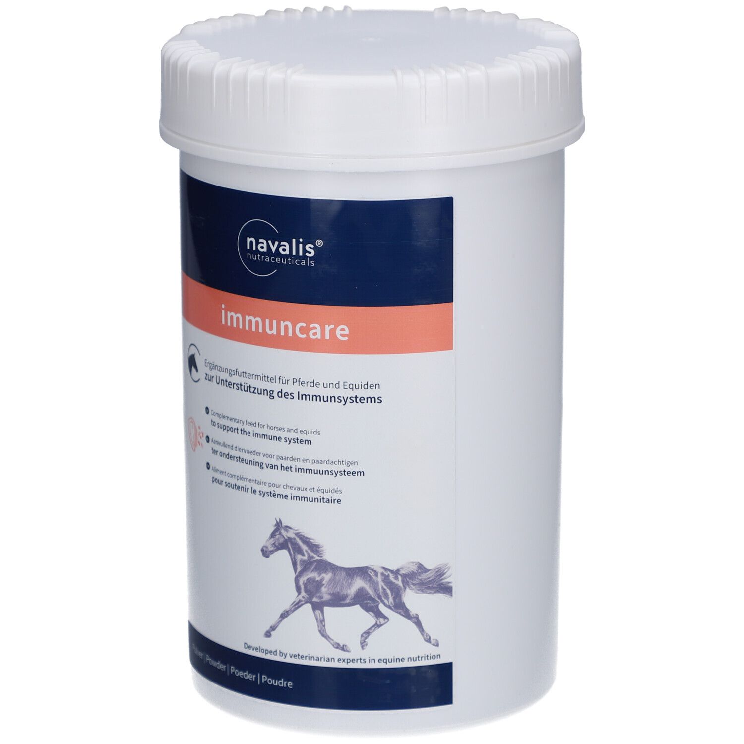 Witte container met deksel. Opschrift: immuncare, navalis. Aanvullend voer voor paarden. Met afbeelding van paard.