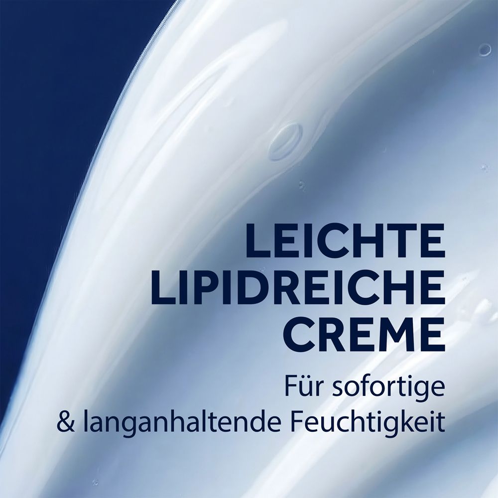 Close-up crème. Tekst: Lichte, lipidenrijke crème. Voor onmiddellijke & langdurige hydratatie.