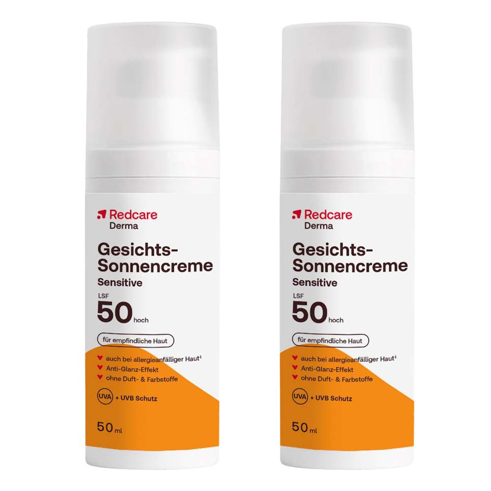 Deux flacons blancs avec texte rouge et noir. Inscription: Crème solaire visage Sensitive SPF 50. Pour peaux sensibles.