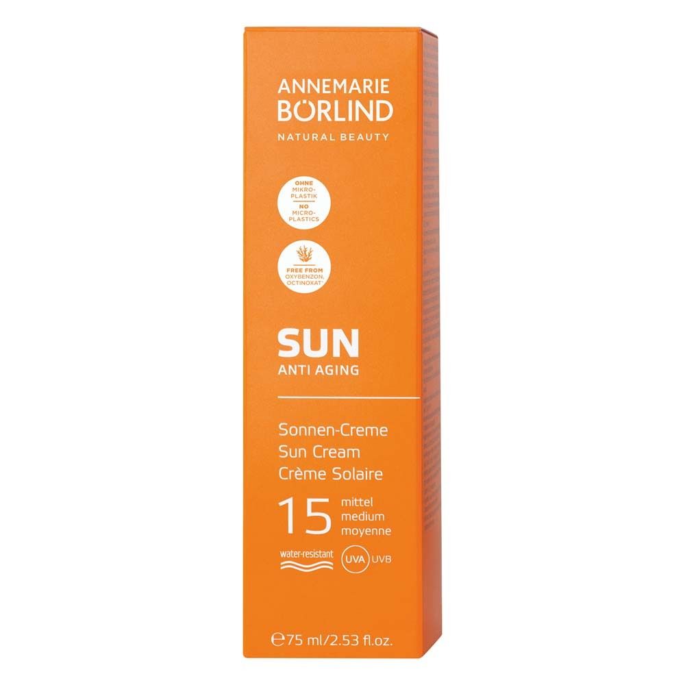 Verschillende zonnecrème producten. Tekst: ANNEMARIE BÖRLIND SUN. Verschillende maten en vormen.