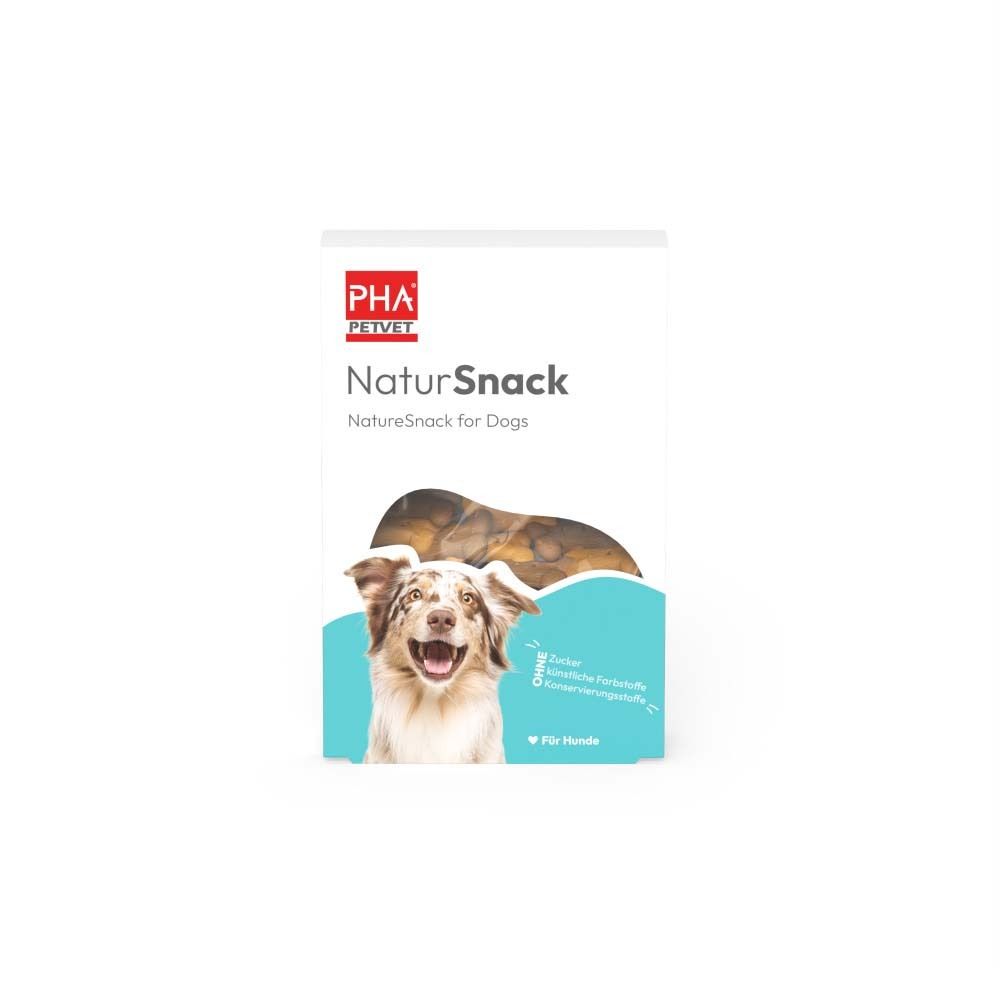 Witte verpakking met productnaam NaturSnack en logo. Afbeelding van een hond. Inhoud gedeeltelijk zichtbaar.