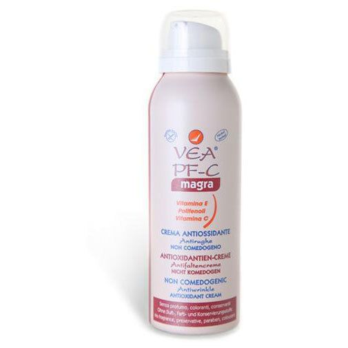 Flacon rose avec pompe blanche. Inscription: VEA PF-C magra, Vitamine E, Polyphénols, Vitamine C. Crème antioxydante.