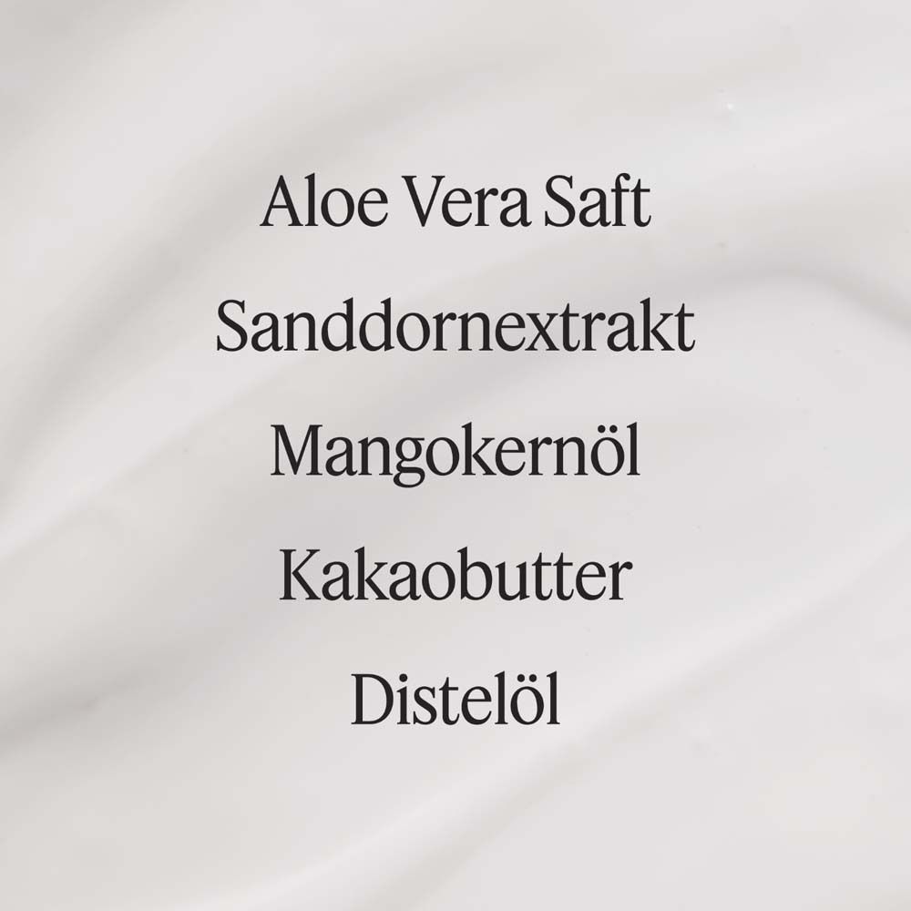 Tekst: Aloë Vera sap, duindoornextract, mangopit olie, cacaoboter, distelolie. Ingrediënten.